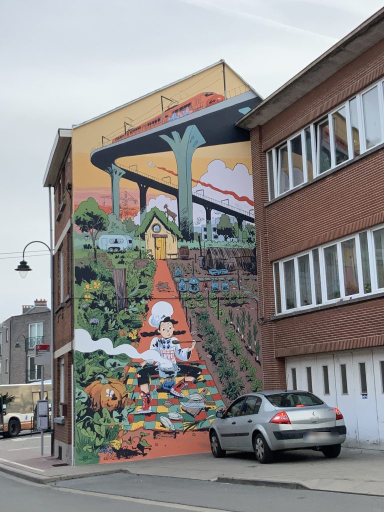 Autre pignon enduit avec une fresque murale