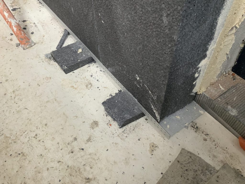 Profilé de départ en pied de façade