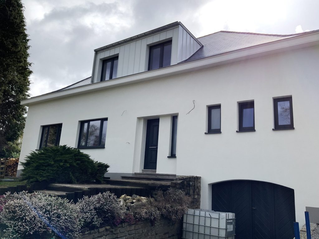 Villa blanche rénovée